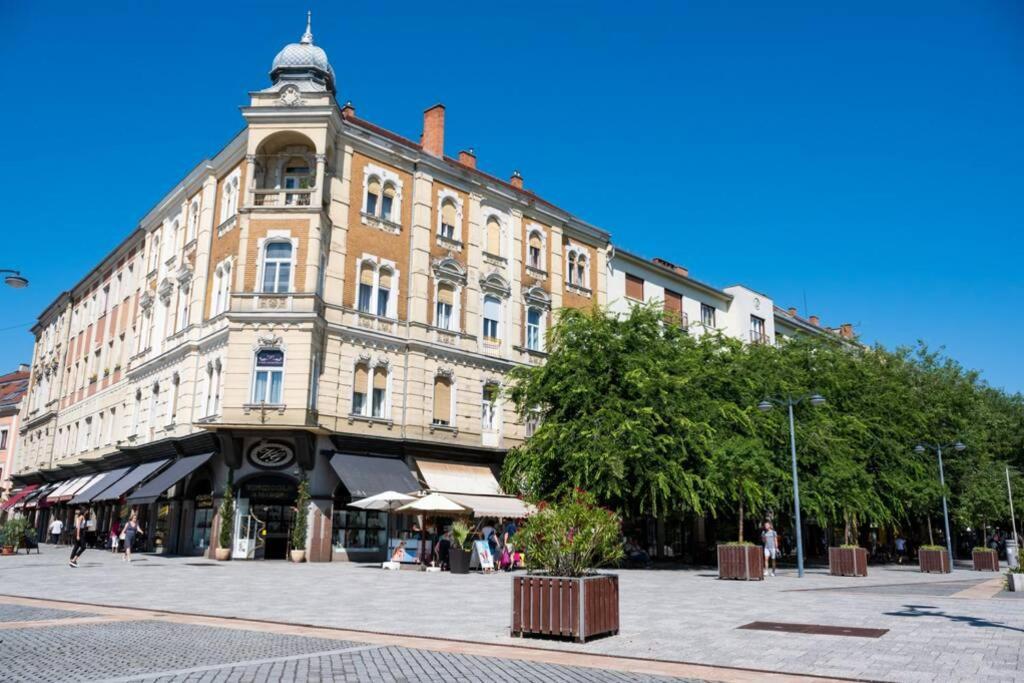 Luxus A Varos Felett Сомбатхей Экстерьер фото
